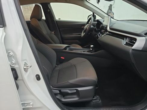 Used 2022 Toyota C-HR XLE image 34