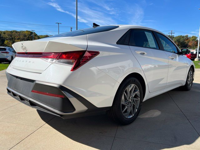 Used 2024 Hyundai Elantra SEL FWD image 8