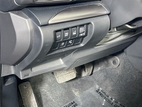 Used 2023 Subaru Forester Premium AWD/4WD image 10