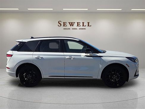 New 2026 Lincoln Corsair Premiere image 5