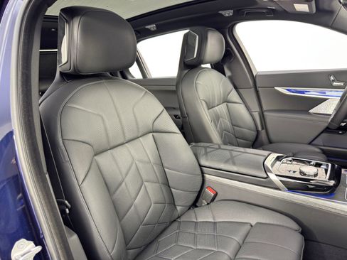 Used 2024 BMW i7 xDrive60 w/ Executive Package image 48