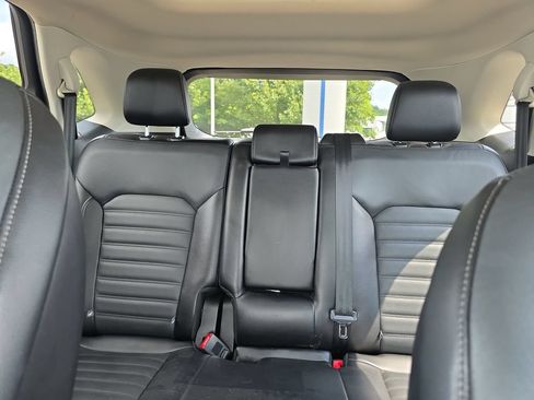 Used 2018 Ford Edge SEL w/ Equipment Group 201A AWD/4WD image 40