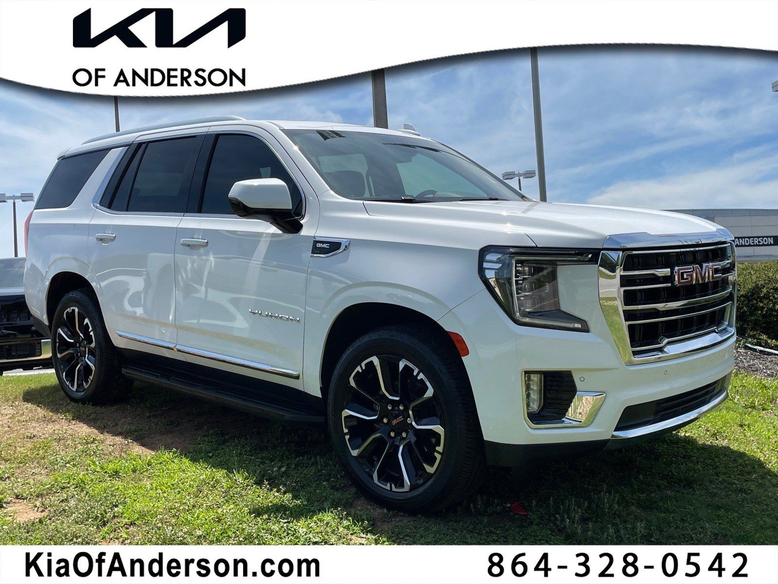 Used 2023 GMC Yukon SLT AWD/4WD image 1