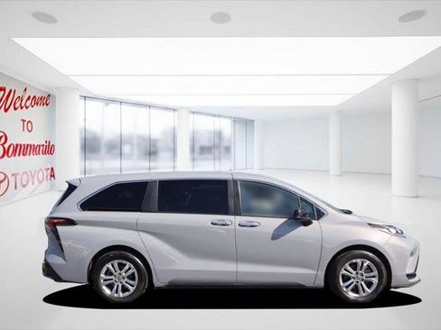Certified 2023 Toyota Sienna XSE AWD/4WD image 5