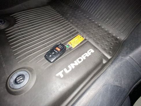 Used 2023 Toyota Tundra Platinum w/ Advanced Package AWD/4WD image 31