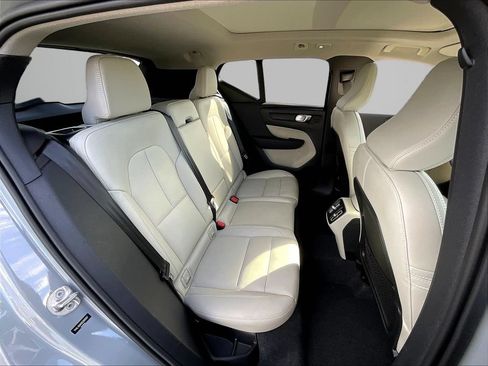 Used 2024 Volvo XC40 B5 Ultimate w/ Climate Package AWD/4WD image 25