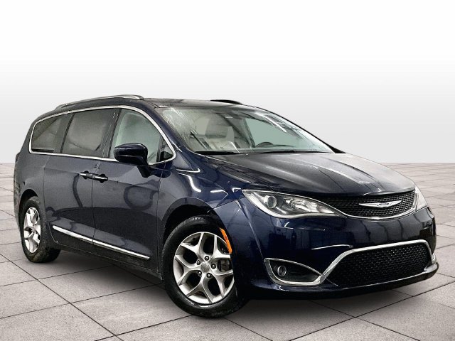 Used 2019 Chrysler Pacifica Touring-L Plus w/ Tire & Wheel Group FWD image 3
