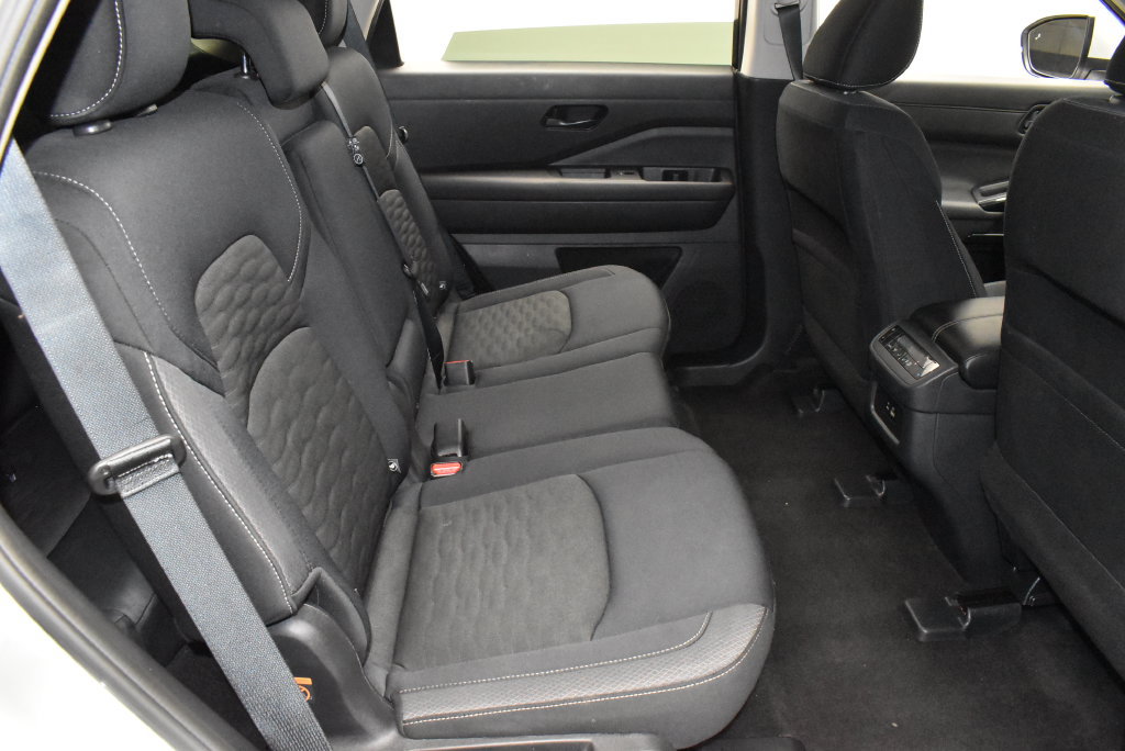 Used 2025 Nissan Pathfinder SV AWD/4WD image 28