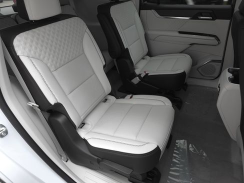 New 2026 GMC Acadia Denali w/ Super Cruise Package FWD image 42