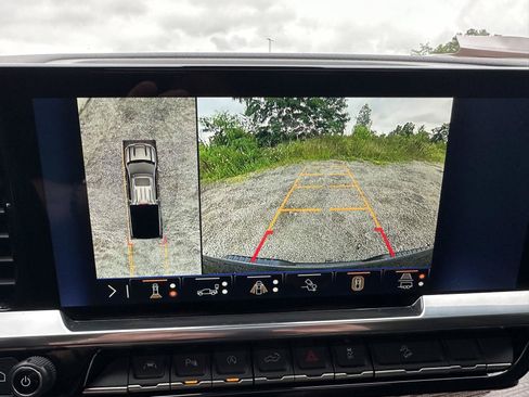 Used 2026 Chevrolet Silverado 1500 LT Trail Boss w/ LT Trail Boss Premium Package AWD/4WD image 29