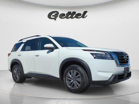 Certified 2025 Nissan Pathfinder SV image 10