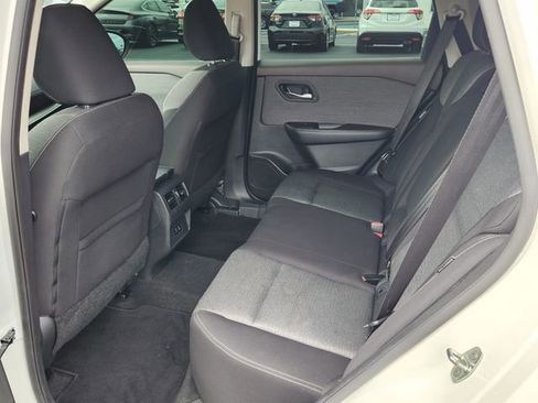 Used 2021 Nissan Rogue SV image 11