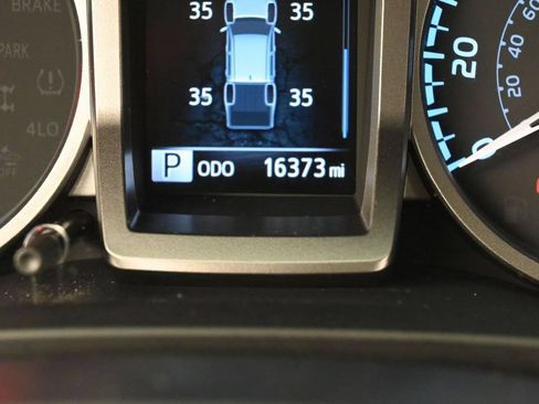 Used 2022 Toyota Tacoma SR5 RWD image 25