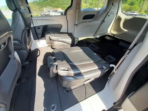 Used 2023 Chrysler Pacifica Touring-L FWD image 52