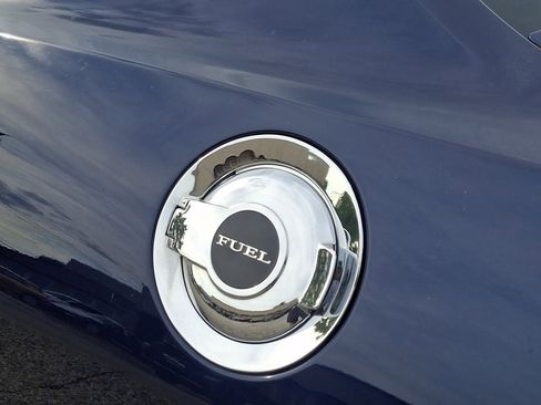 Used 2014 Dodge Challenger SXT RWD image 17