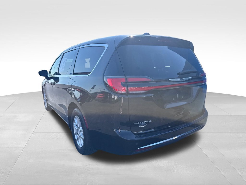Used 2026 Chrysler Pacifica Select FWD image 3