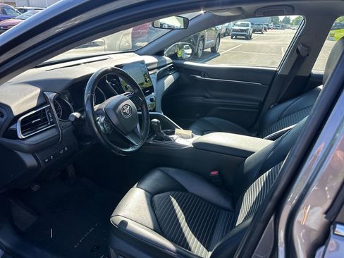 Used 2022 Toyota Camry SE FWD image 9