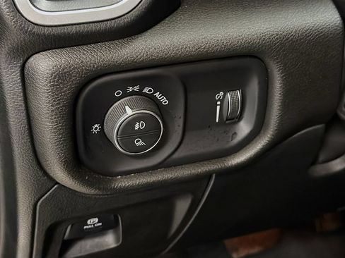 Used 2022 RAM 1500 Big Horn AWD/4WD image 12