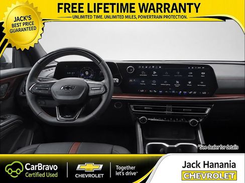 Used 2025 Chevrolet Traverse RS FWD image 12