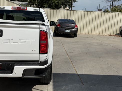 Used 2022 Chevrolet Colorado LT w/ Fleet Safety Package RWD image 10