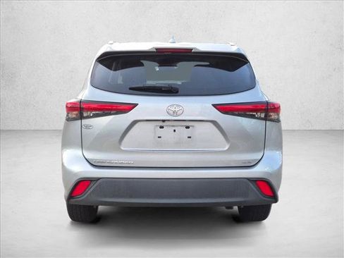 Used 2020 Toyota Highlander XLE FWD image 6