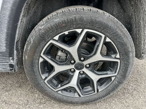 Used 2025 Jeep Compass Limited image 31