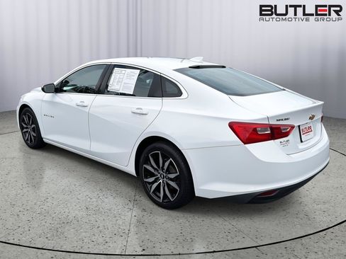 Used 2018 Chevrolet Malibu LT FWD image 4