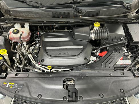 Used 2023 Chrysler Pacifica Limited FWD image 19