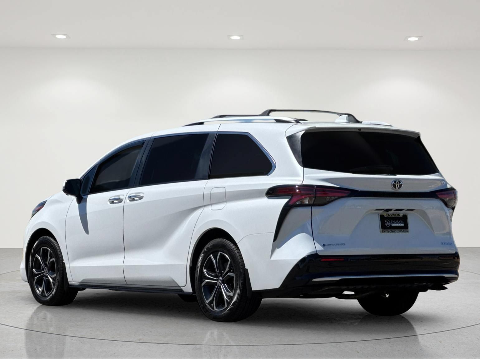 Used 2026 Toyota Sienna Platinum AWD/4WD image 4