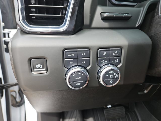 Used 2025 GMC Sierra 2500 Denali Ultimate AWD/4WD image 17