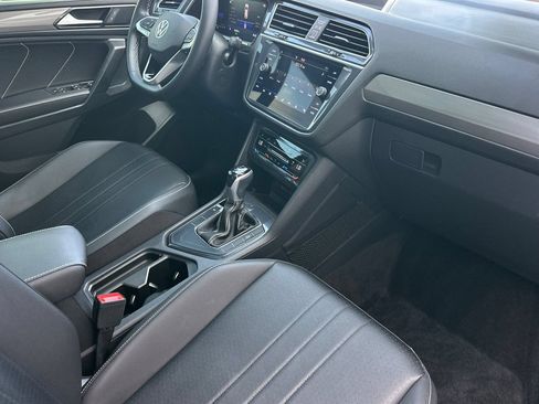 Used 2023 Volkswagen Tiguan SE w/ Panoramic Sunroof Package FWD image 17