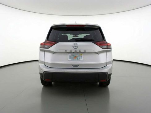Used 2025 Nissan Rogue SV FWD image 6