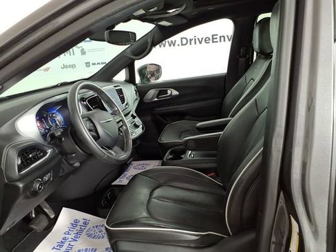 Used 2020 Chrysler Pacifica Limited w/ S Appearance Package FWD image 12