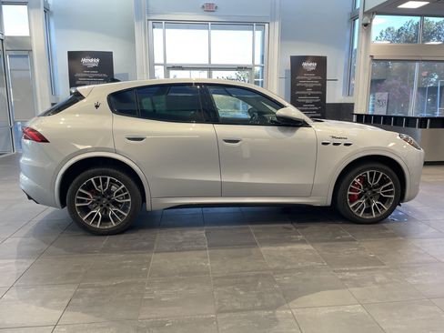 Used 2023 Maserati Grecale Modena AWD/4WD image 11