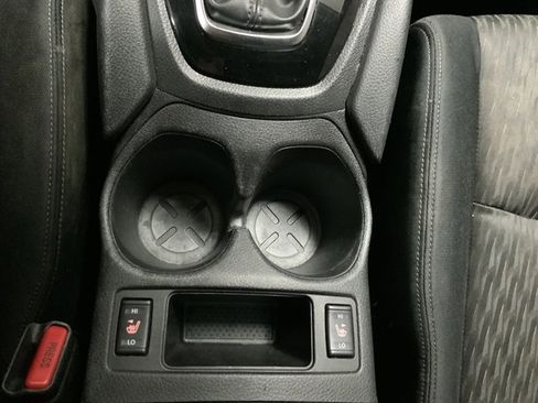 Used 2019 Nissan Rogue SV image 28