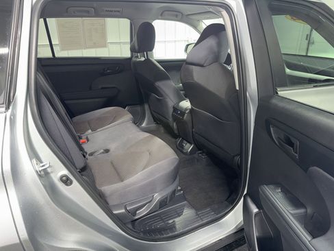 Used 2024 Toyota Highlander LE AWD/4WD image 12