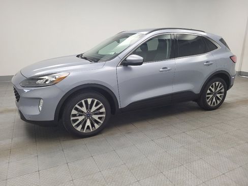 Used 2022 Ford Escape Titanium image 2