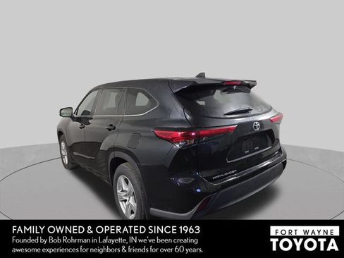 Used 2023 Toyota Highlander L AWD/4WD image 9