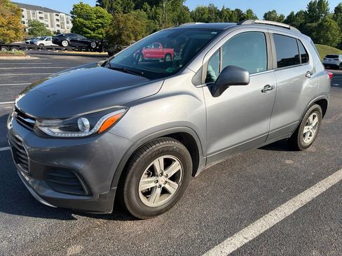 Used 2019 Chevrolet Trax LT w/ LT Convenience Package FWD image 4
