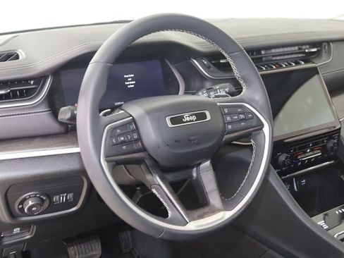 Used 2023 Jeep Grand Cherokee L Limited AWD/4WD image 6