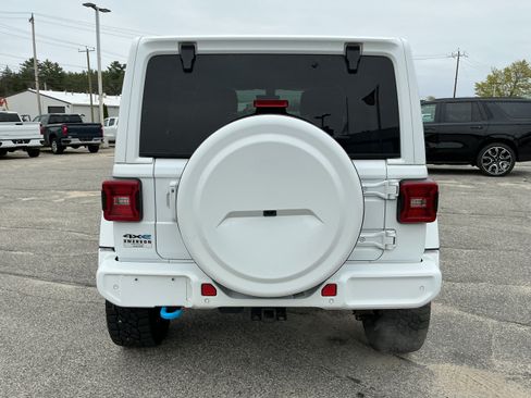 Used 2021 Jeep Wrangler Unlimited Sahara AWD/4WD image 5