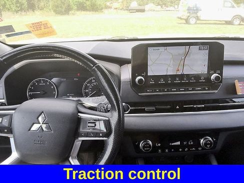 Used 2022 Mitsubishi Outlander SE AWD/4WD image 4