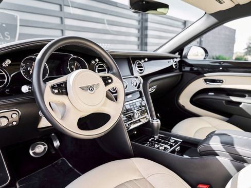 Used 2019 Bentley Mulsanne image 2