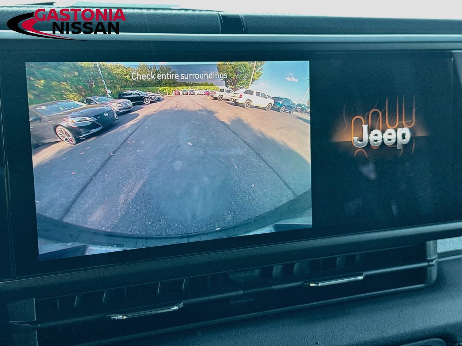 Used 2025 Jeep Wrangler Unlimited Sahara AWD/4WD image 17