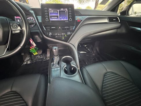 Used 2024 Toyota Camry SE image 15