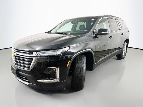 Used 2023 Chevrolet Traverse LT w/ Rear Camera Mirror Package AWD/4WD image 3