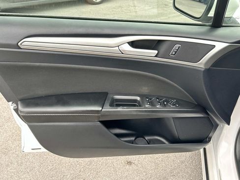 Used 2020 Ford Fusion SE FWD image 20