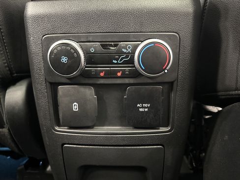 Used 2023 Ford Explorer Limited AWD/4WD image 35