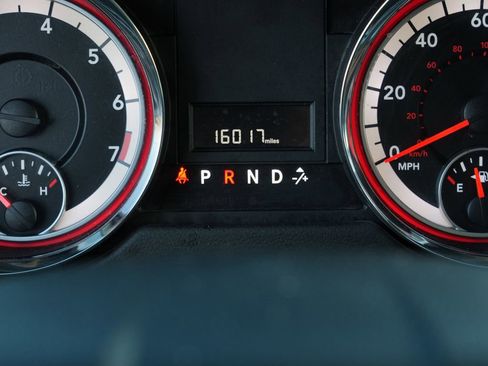 Used 2018 Dodge Grand Caravan SE w/ UConnect Hands-Free Group image 28