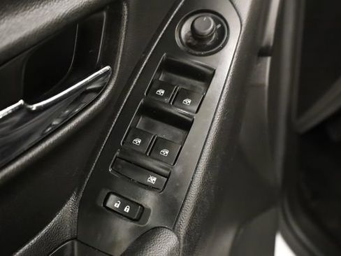 Used 2019 Chevrolet Trax LT w/ LT Convenience Package image 17